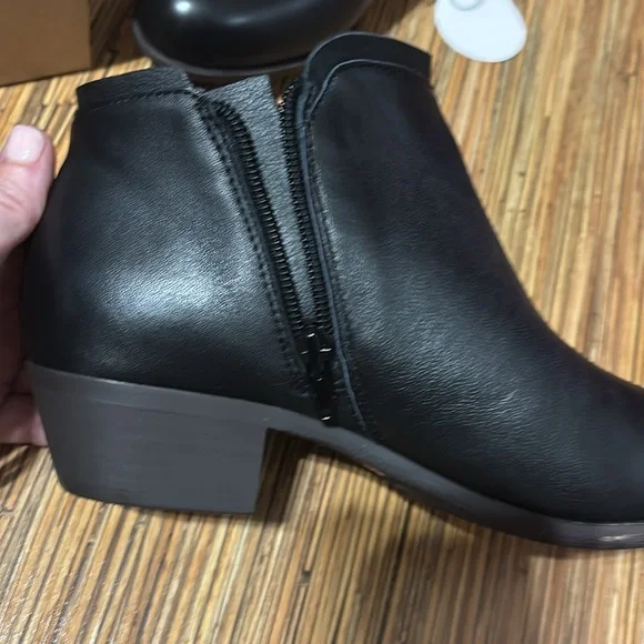 Lucky Brand Chic Black Ankle Boots. - Picture 7 of 9